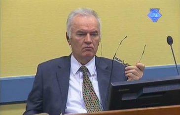 BOSNA U ŠOKU: Pogledajte Šta je Ratko Mladić uradio u Hagu kako bi izašao na slobodu…