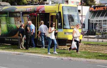 Sarajevo: Bačen suzavac u tramvaju, putnici panično istrčali vani