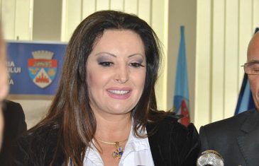 DRAGANA MIRKOVIĆ ISPRIČALA TUŽNU SUDBINU IZ DJETINJSTVA, te napokon pokazala i roditelje!