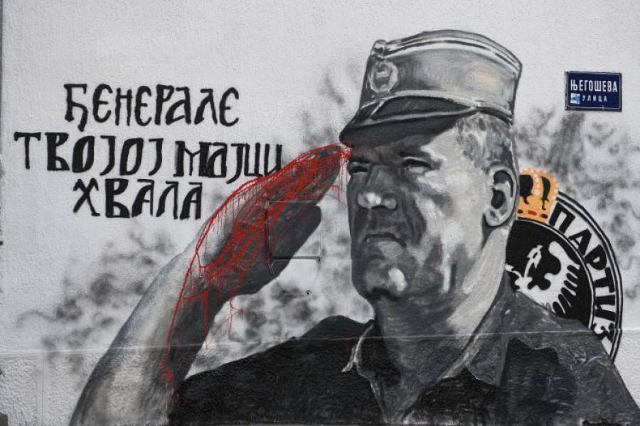 KRVAVI RATKO MLADIĆ: Hit komentari nakon što je uništen mural ratnom zločincu u Beogradu – “Crveno na radost”