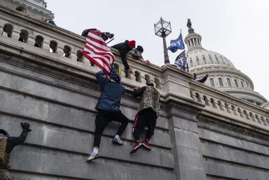 Trumpove pristaše nakon pomilovanja počinju napuštati zatvore. Njih čak 1.500