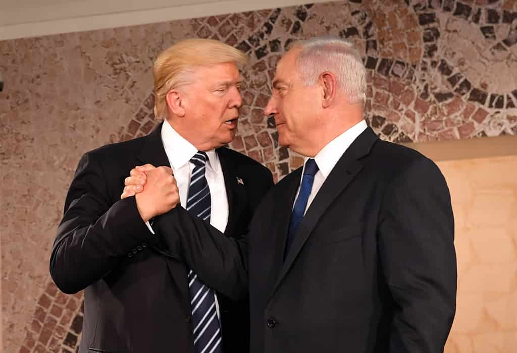 Umjesto da zatvori Netanyahua Trump čini veliku grešku s izjavom “Palestinci bi se trebali preseliti na ‘lijepo’ mjesto”